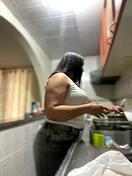 Carola-Ross online show from November 29, 7:07 pm