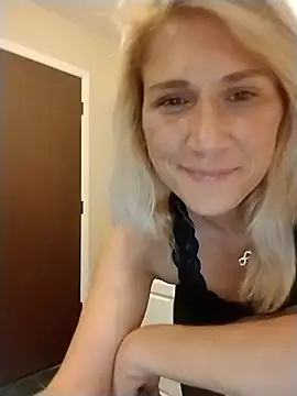 Skippydippy99 online show from September 25, 5:28 am