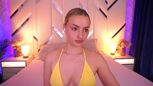 LindsieGreyy online show from June 14, 6:47 am