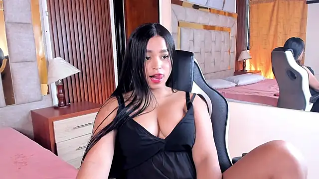  JuliSweet  online show from November 18, 12:50 pm