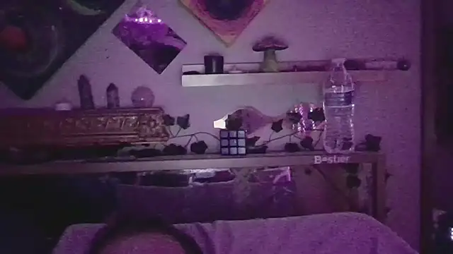 MiaLoveless online show from March 20, 6:40 am