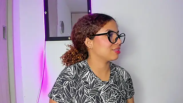 MELINAMARTINS online show from June 11, 2:53 am