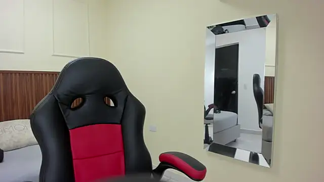 MELINAMARTINS online show from November 7, 8:03 pm