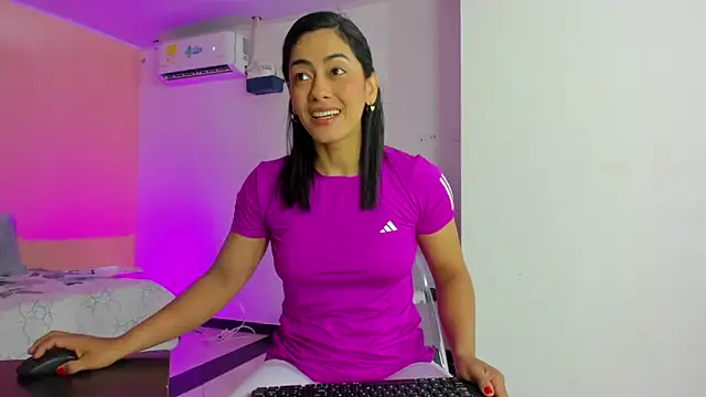 Snapshot of cristal_crossfitx chatting on October 1, 10:42 am cristal crossfitx online show from October 1, 10:42 am