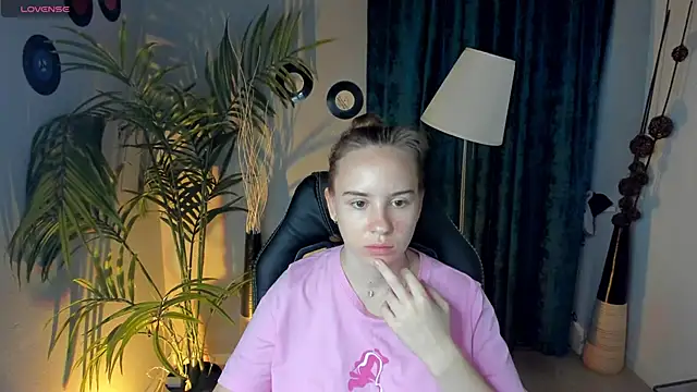 Snapshot of Lika_0ne chatting on September 30, 10:21 am Lika 0ne online show from September 30, 10:21 am
