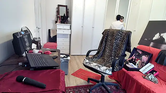 Chanel Noire online show from January 19, 2:13 pm