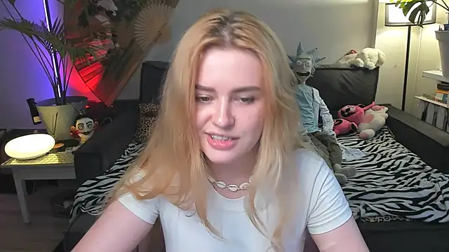 Alexa Pirs online show from August 4, 4:13 pm
