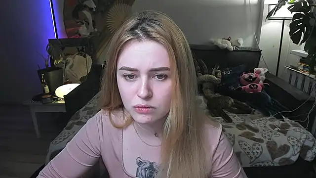 Alexa Pirs online show from April 29, 5:30 pm