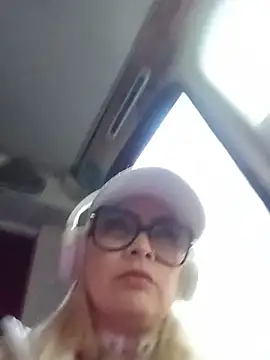 CandieGilson   online show from June 6, 12:11 pm