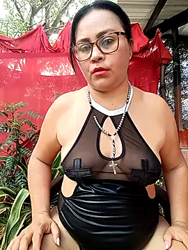 Snapshot of promiscuous-indecent-momm chatting on October 15, 8:00 pm promiscuous-indecent-momm online show from October 15, 8:00 pm