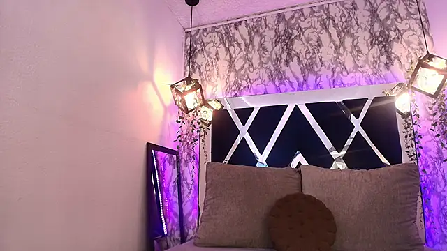 charlotte bluee online show from January 13, 6:45 pm