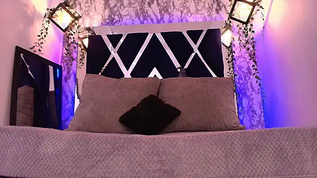 charlotte bluee online show from January 18, 6:37 pm