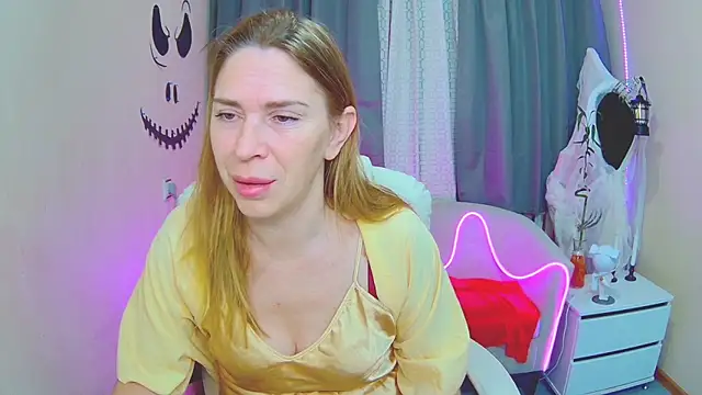 TessaDaybreak online show from November 4, 7:46 am