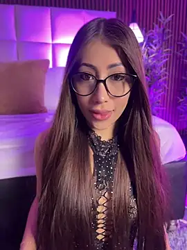 MelanieHillss online show from July 28, 5:05 am