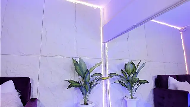 MelanieHillss online show from December 16, 4:29 am