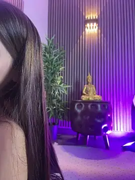 MelanieHillss online show from August 4, 4:40 am