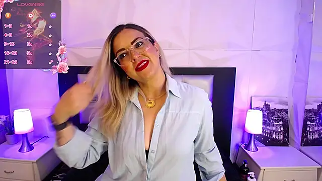 Azaahara  online show from June 18, 11:59 am