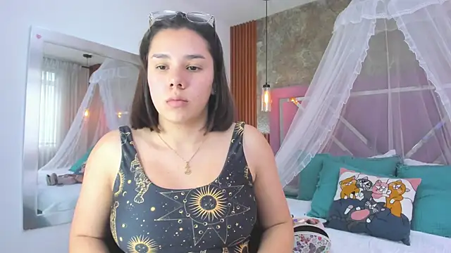 Snapshot of EmmaSulivan chatting on October 11, 2:20 pm EmmaSulivan online show from October 11, 2:20 pm