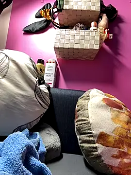 sexymelli18 online show from December 14, 6:46 pm