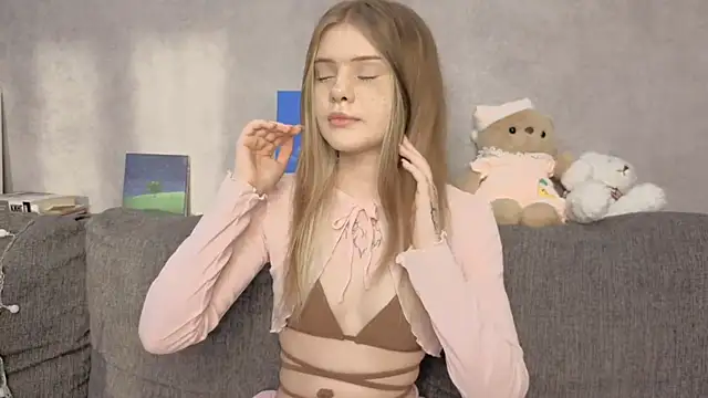 CarolinePepper online show from June 25, 1:35 pm