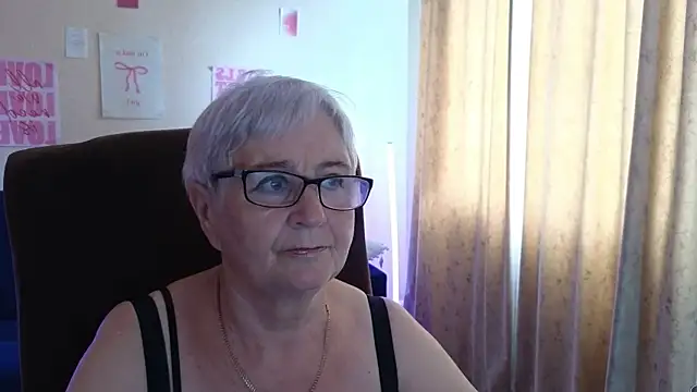 Sandra Snowflake online show from June 10, 12:48 pm