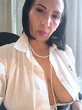 Mrsvictoriaaa online show from June 5, 8:37 pm
