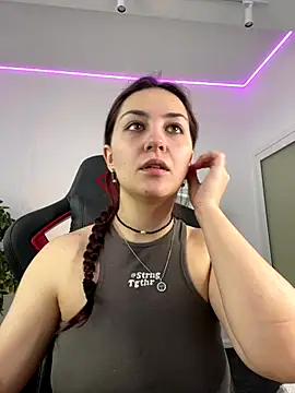 AshleySkott  online show from October 6, 8:20 am