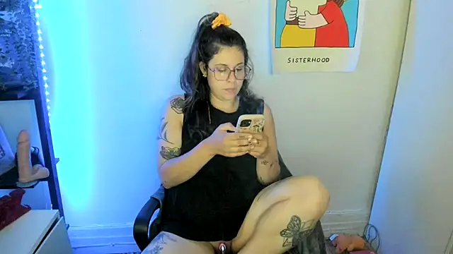 Rosiee69  online show from June 19, 2:20 pm