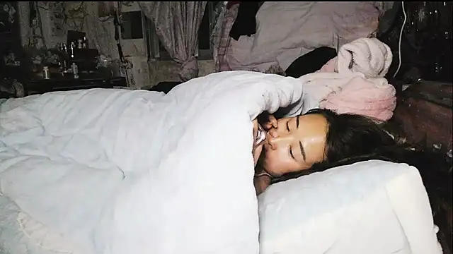 hebe-02 online show from March 17, 4:00 pm