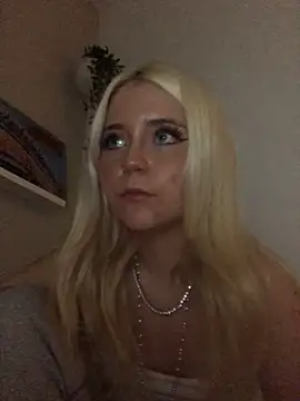 Snapshot of Blondie_Sofia_Essexbabe chatting on September 27, 12:51 am Blondie Sofia Essexbabe online show from September 27, 12:51 am