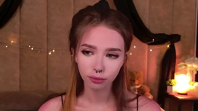 Snapshot of Sierra_Fane chatting on September 8, 8:41 pm Sierra Fane online show from September 8, 8:41 pm