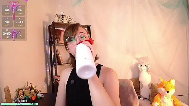 Elise Nyx online show from April 29, 7:30 pm