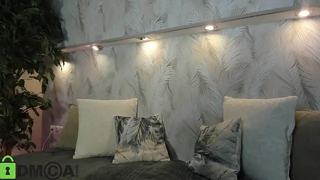 Sandra Wi1son online show from September 14, 1:03 am