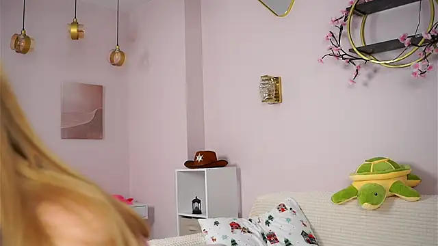 SunnivaCovil online show from February 23, 3:11 pm