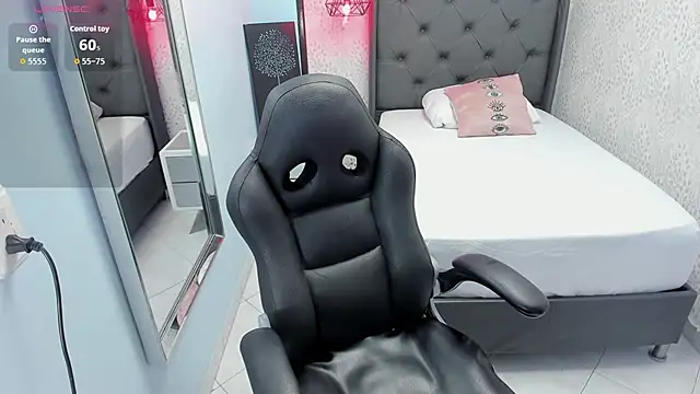 MEGANZARICK online show from November 4, 1:27 pm