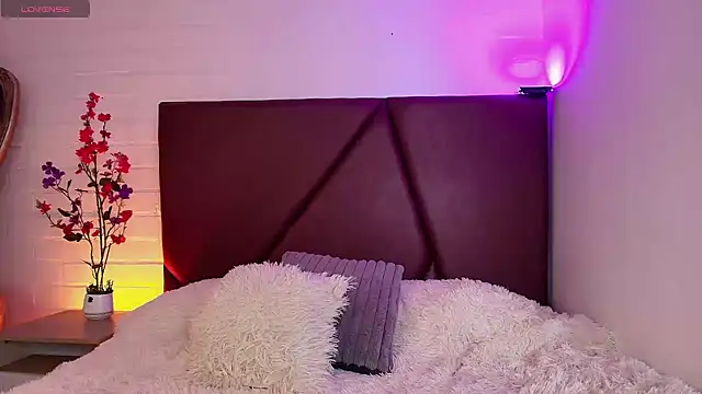 Lexi Howard  online show from March 12, 5:10 am