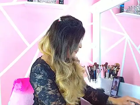 crsthinasweet online show from February 18, 3:38 am