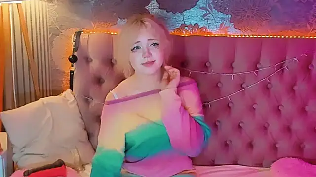 EmilyAngells online show from June 12, 7:05 am