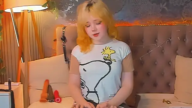 EmilyAngells online show from April 28, 6:06 am