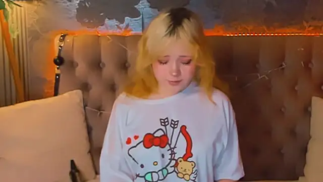 EmilyAngells online show from May 6, 6:06 am