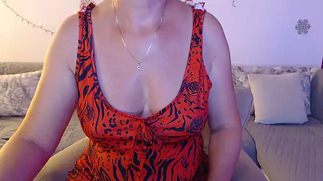 YourfantasyGiuly online show from August 4, 4:46 pm