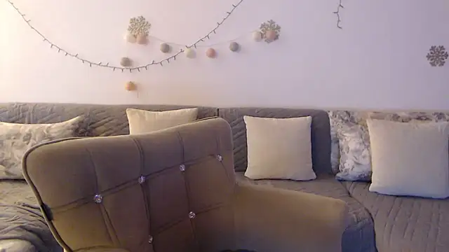 YourfantasyGiuly online show from August 8, 7:49 am