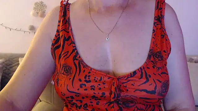 YourfantasyGiuly online show from July 8, 3:47 pm