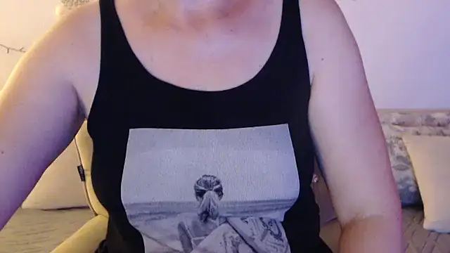 YourfantasyGiuly online show from July 1, 7:35 pm