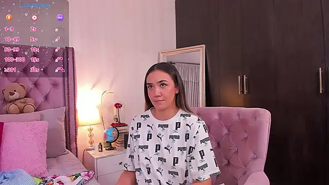 natashaleightt online show from October 5, 4:01 pm