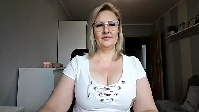 DianaLive online show from March 24, 7:03 am