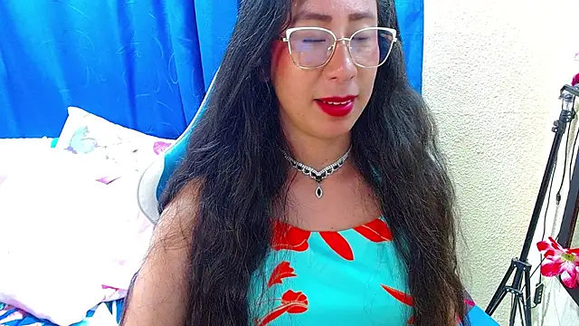 Gia leinn online show from July 25, 7:10 pm