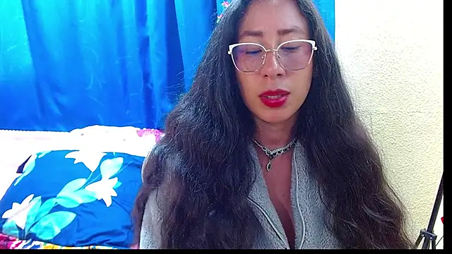 Gia leinn online show from July 24, 7:00 pm