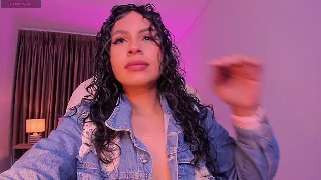 hannah thomson  online show from January 15, 3:56 am