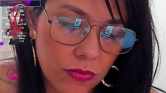 isabellarous- online show from June 13, 7:44 pm